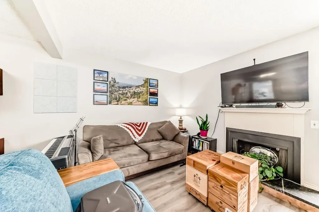 2520 Palliser Drive SW Calgary AB T2V 4S9