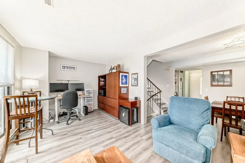 2520 Palliser Drive SW Calgary AB T2V 4S9
