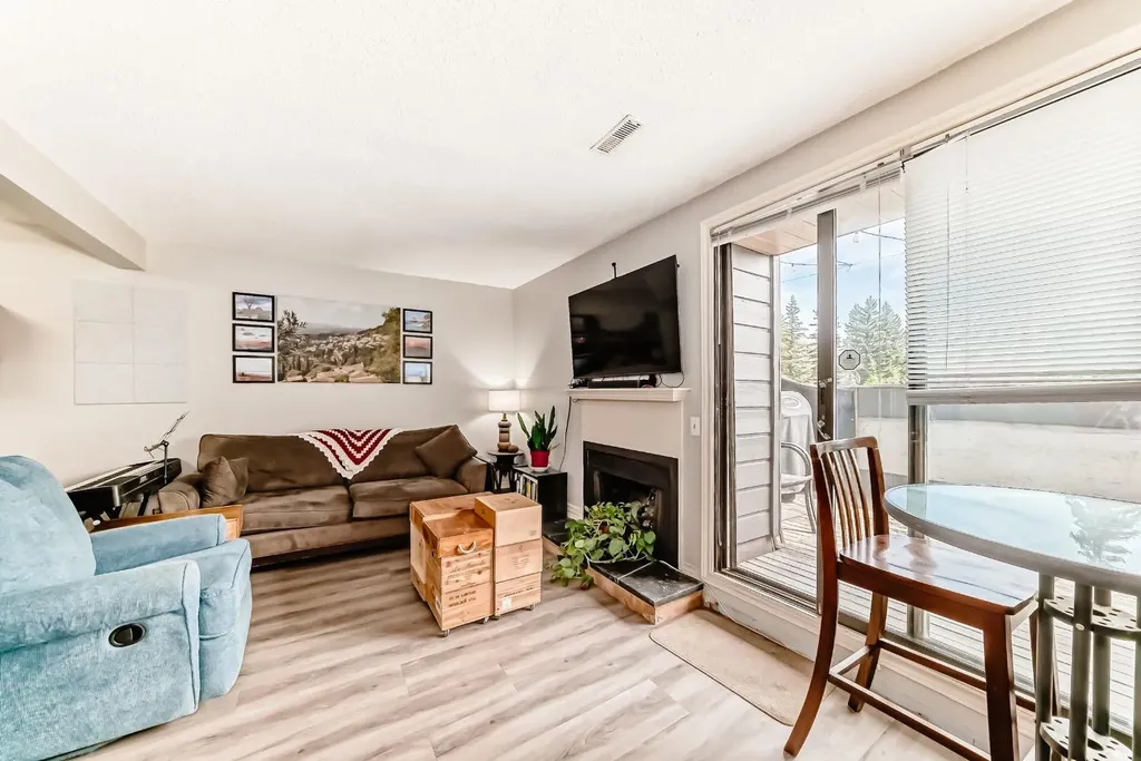 2520 Palliser Drive SW Calgary AB T2V 4S9