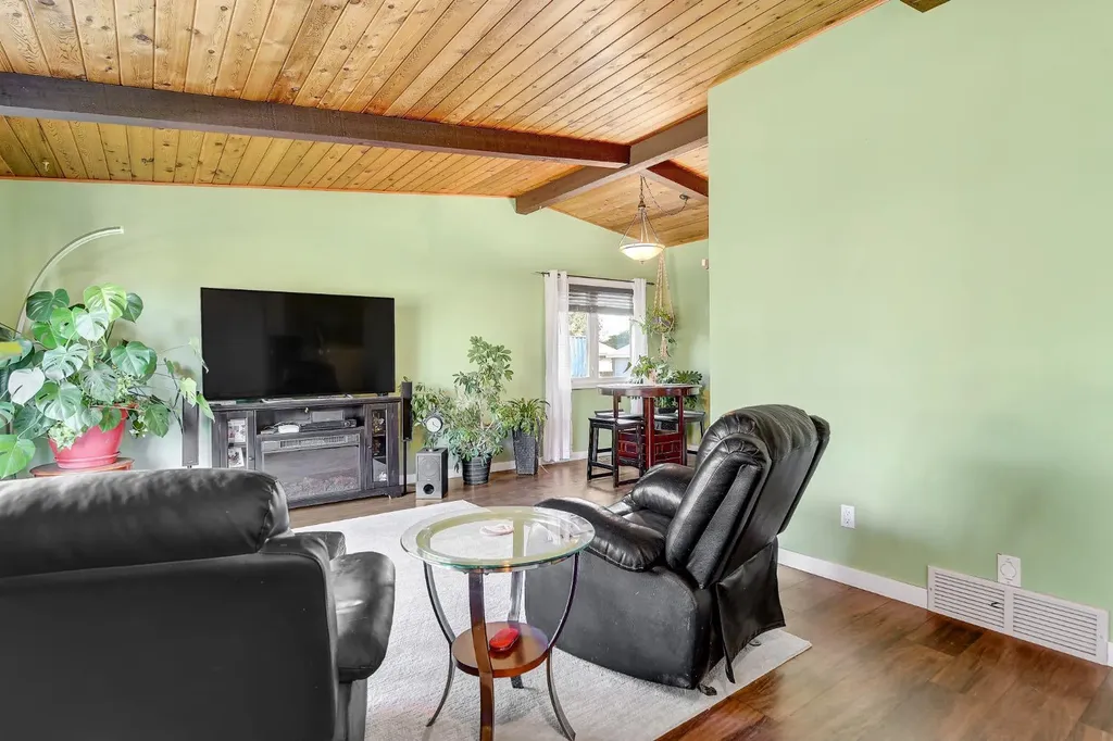 7609 103 Street Grande Prairie AB T8W 1Y8