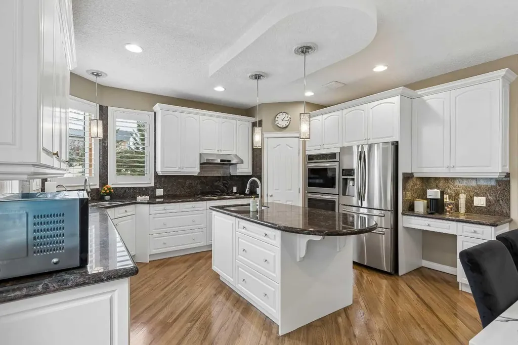 438 Candle Place SW Calgary AB T2W3B3