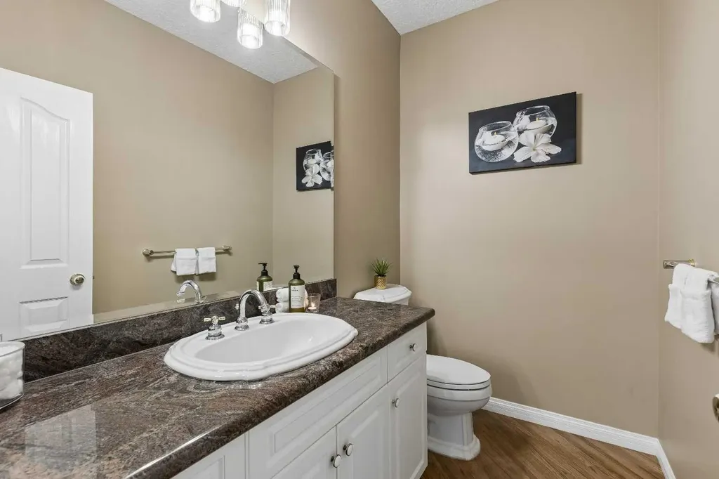 438 Candle Place SW Calgary AB T2W3B3