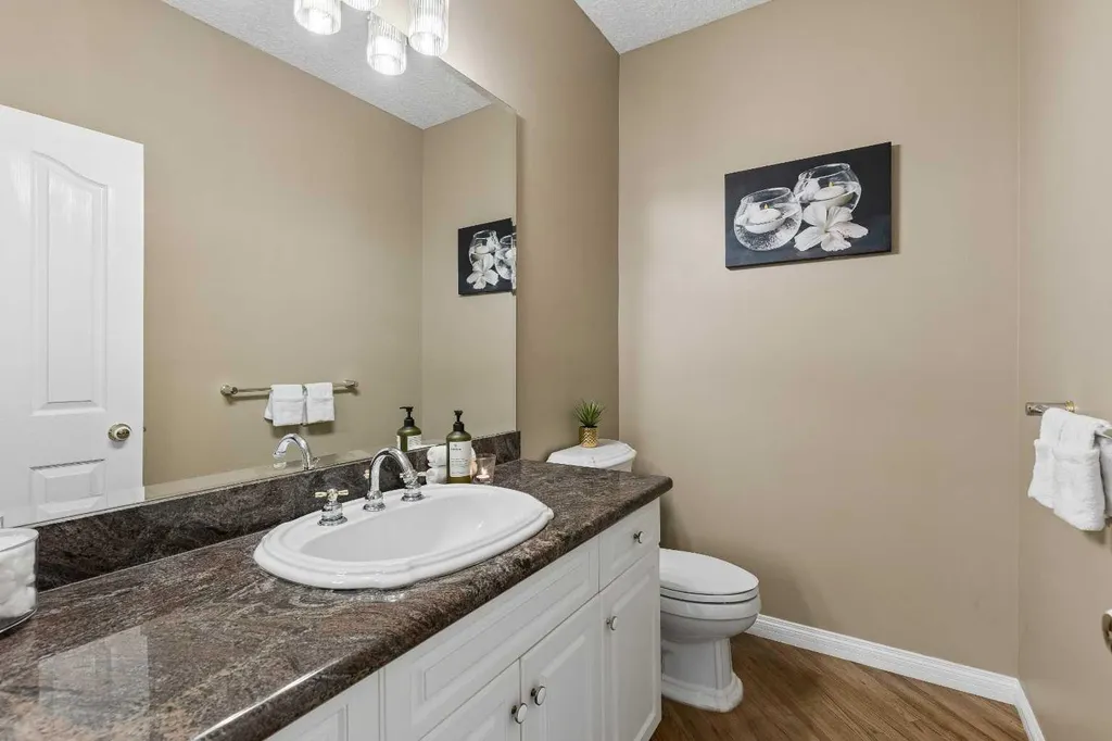 438 Candle Place SW Calgary AB T2W3B3