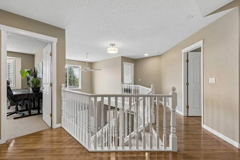 438 Candle Place SW Calgary AB T2W3B3