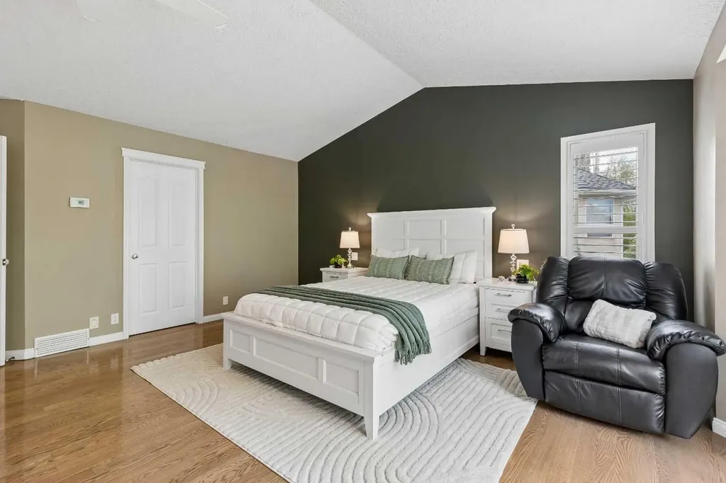 438 Candle Place SW Calgary AB T2W3B3