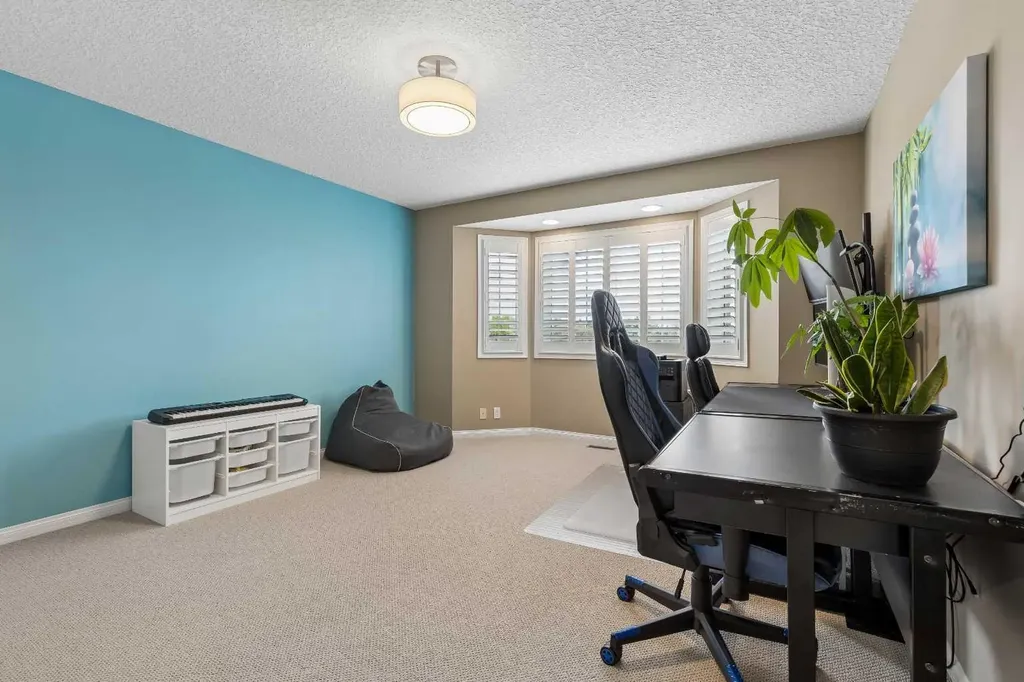 438 Candle Place SW Calgary AB T2W3B3