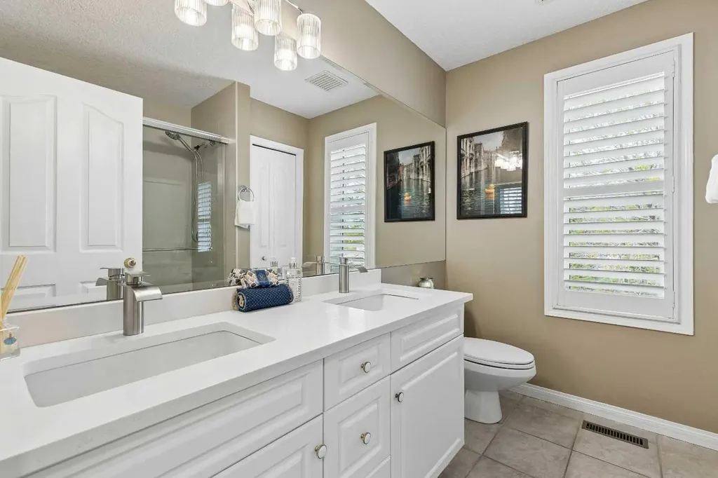 438 Candle Place SW Calgary AB T2W3B3