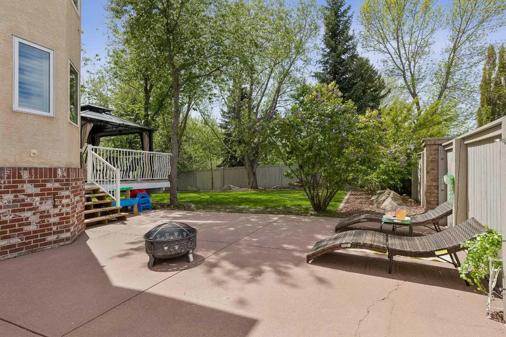 438 Candle Place SW Calgary AB T2W3B3