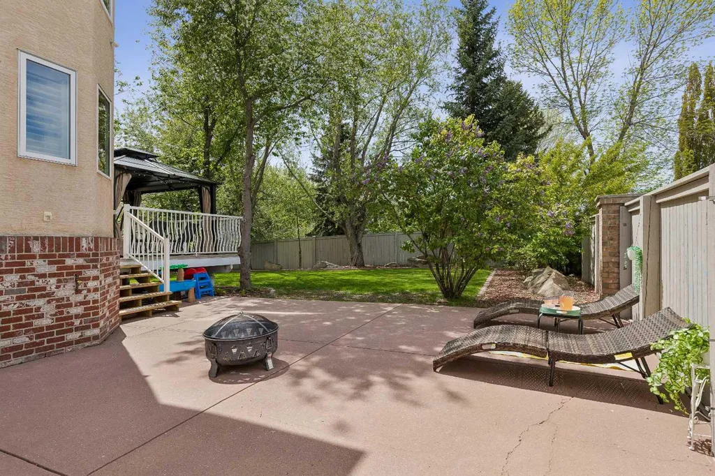 438 Candle Place SW Calgary AB T2W3B3