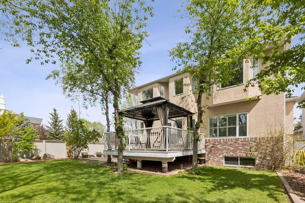 438 Candle Place SW Calgary AB T2W3B3