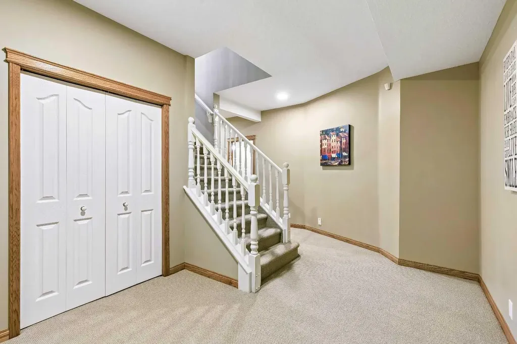 438 Candle Place SW Calgary AB T2W3B3