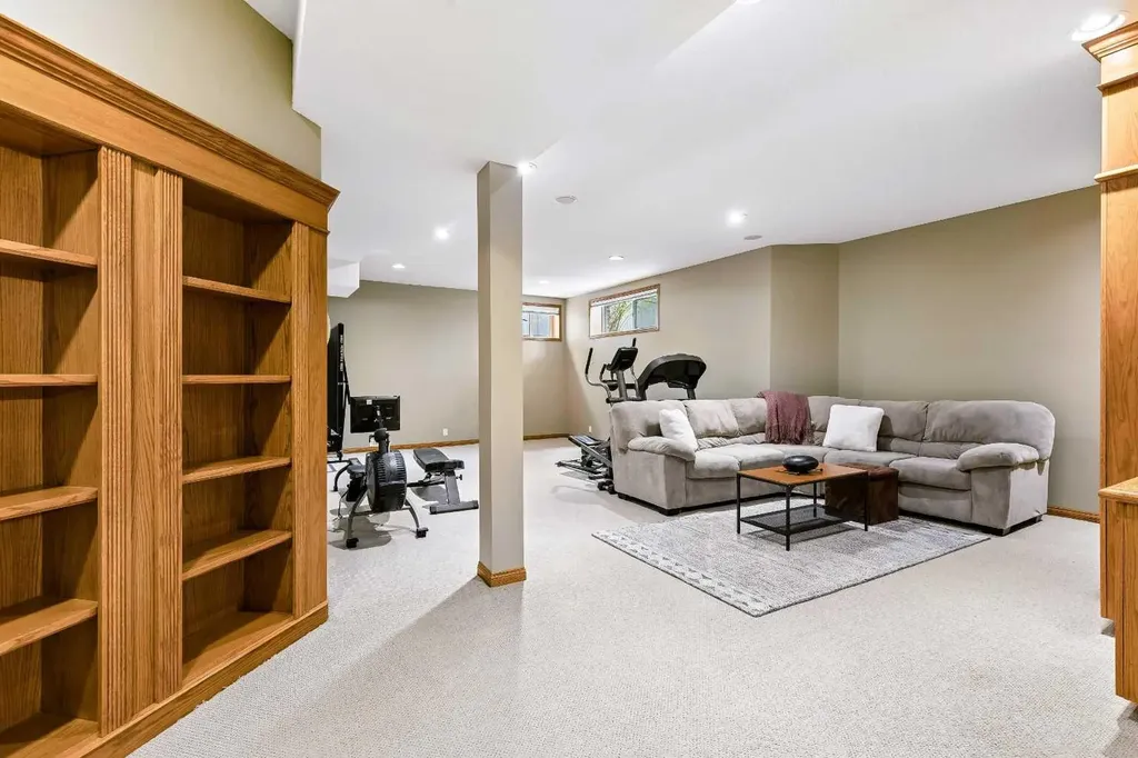 438 Candle Place SW Calgary AB T2W3B3