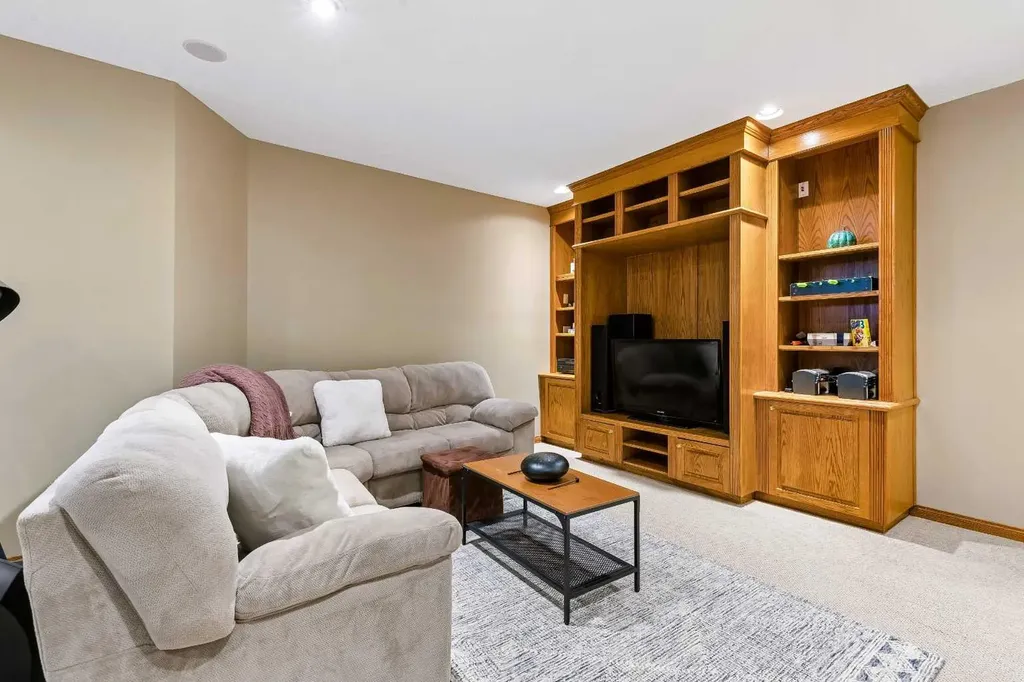 438 Candle Place SW Calgary AB T2W3B3