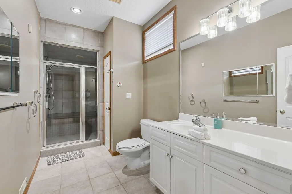 438 Candle Place SW Calgary AB T2W3B3