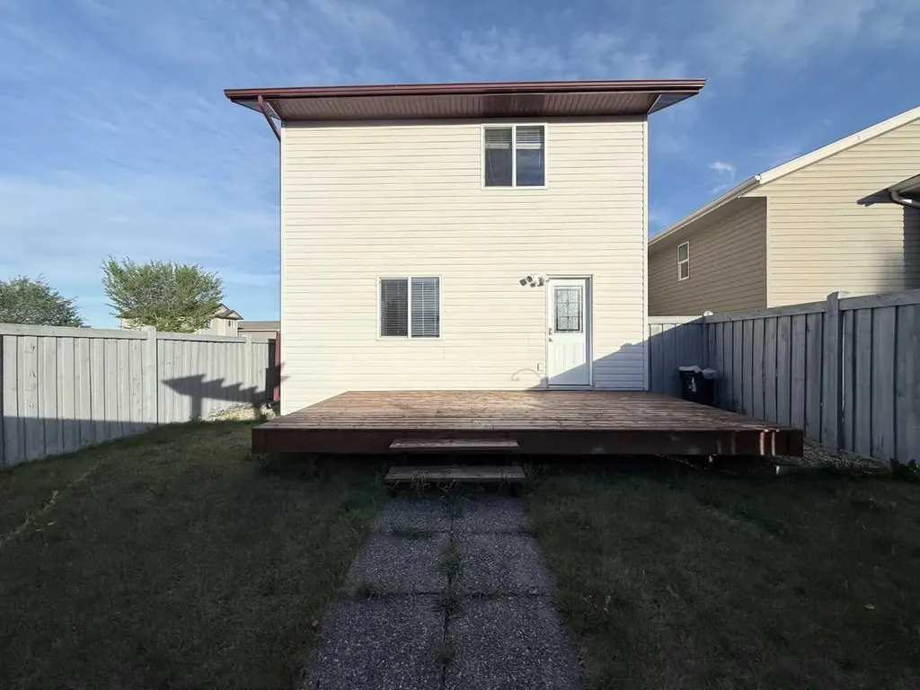 194 Pinnacle Drive Grande Prairie AB T8W 2Z3