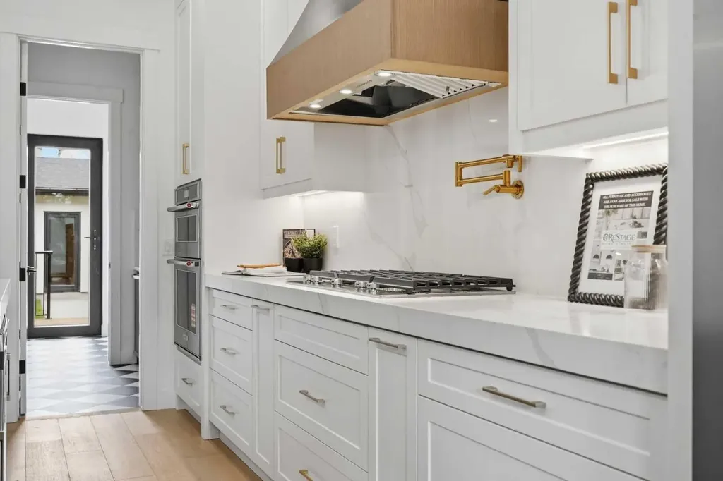 1429 26a Street SW Calgary AB T3C 1K9