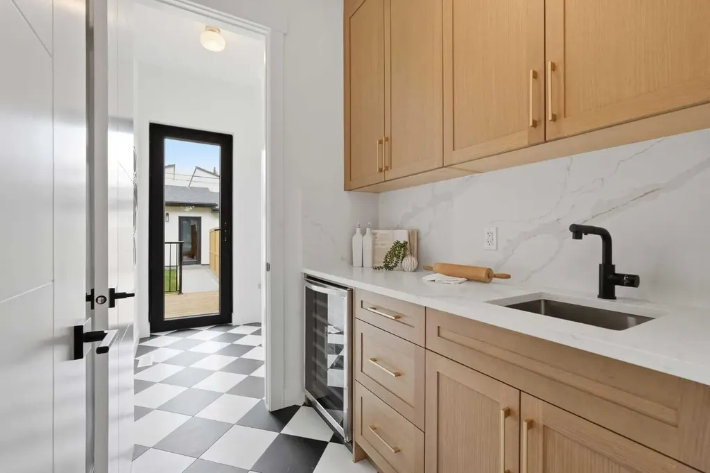 1429 26a Street SW Calgary AB T3C 1K9