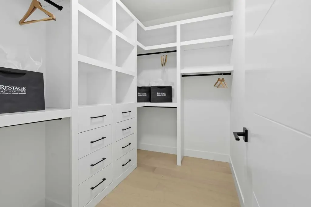 1429 26a Street SW Calgary AB T3C 1K9