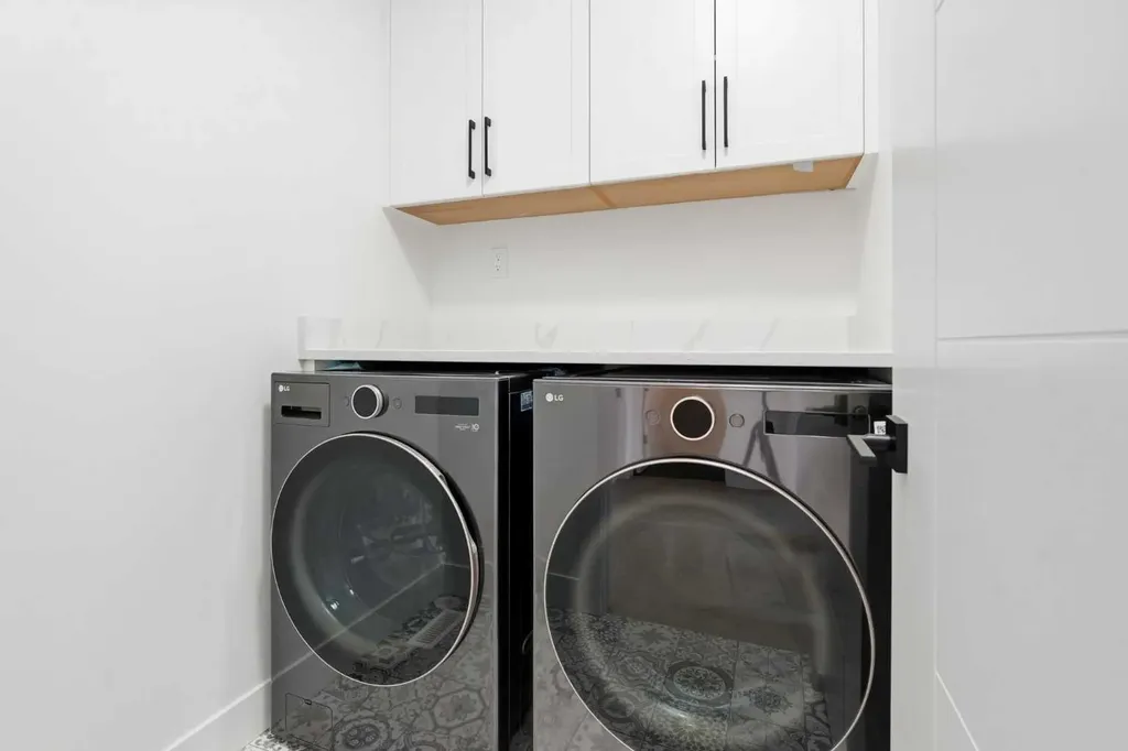 1429 26a Street SW Calgary AB T3C 1K9