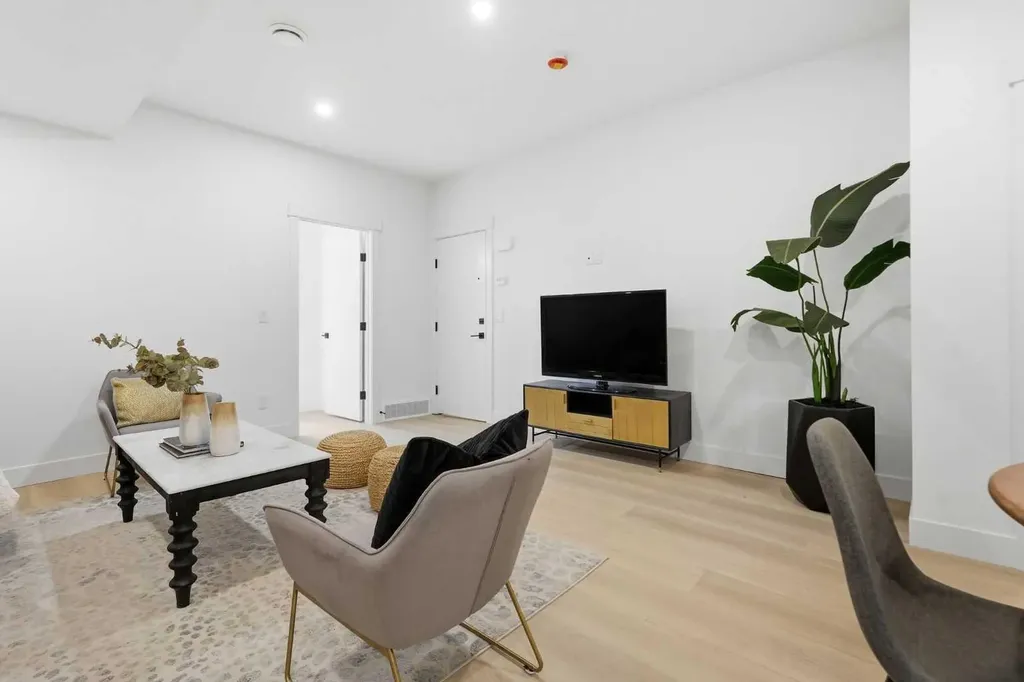 1429 26a Street SW Calgary AB T3C 1K9