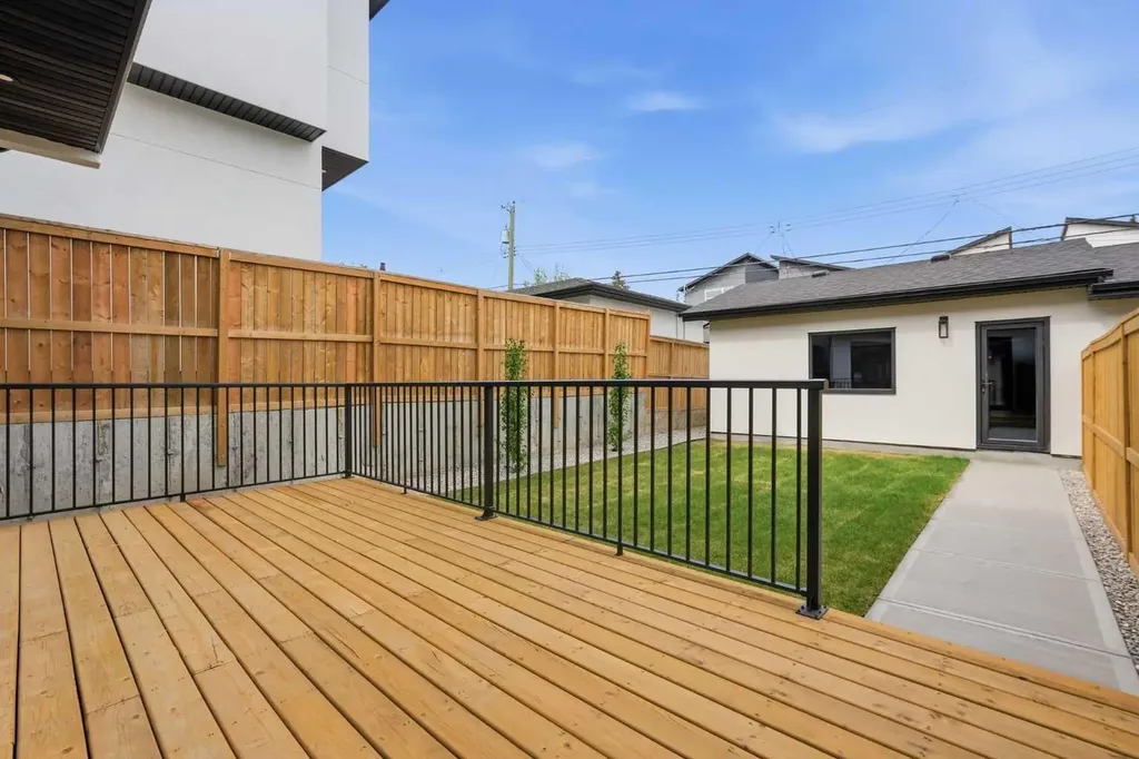 1429 26a Street SW Calgary AB T3C 1K9