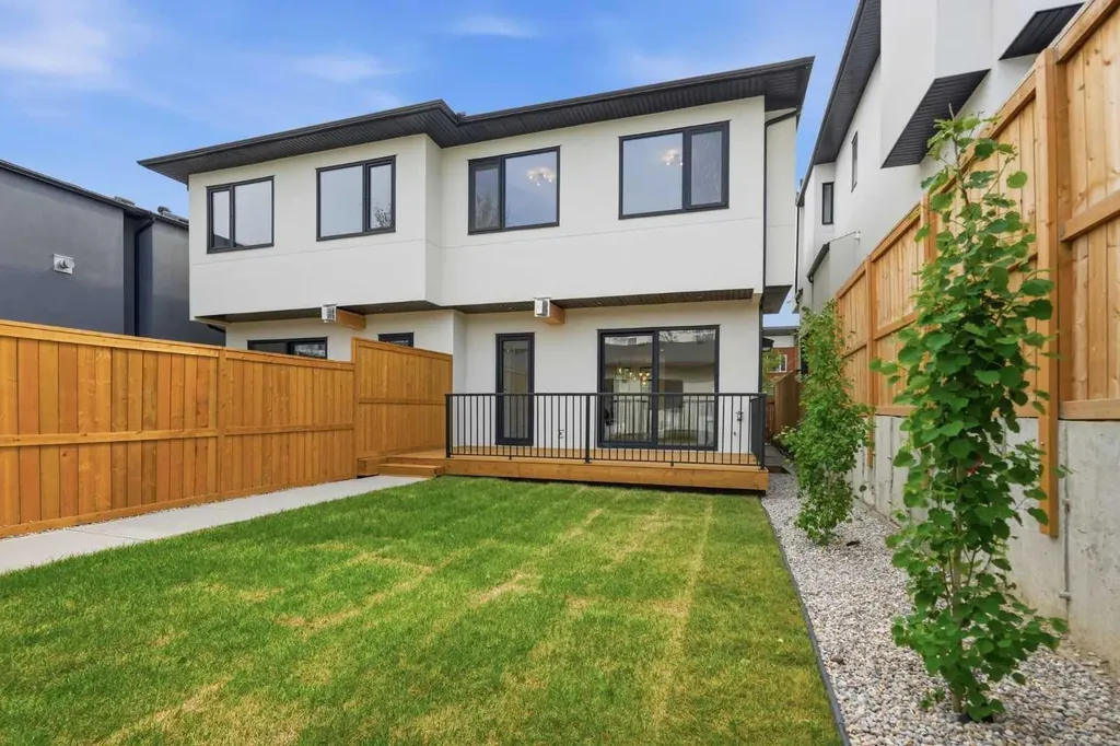 1429 26a Street SW Calgary AB T3C 1K9