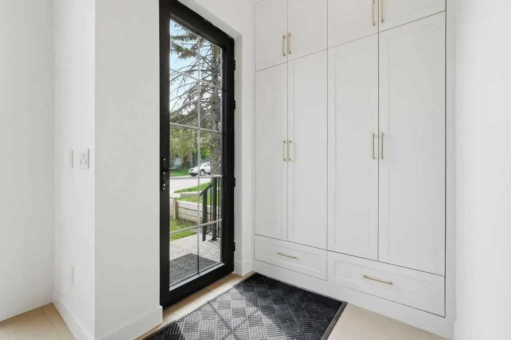 1429 26a Street SW Calgary AB T3C 1K9