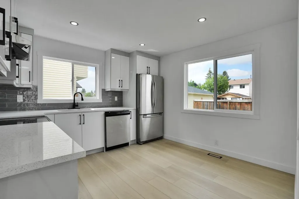 6471 54 Street NE Calgary AB T3J 1Z4