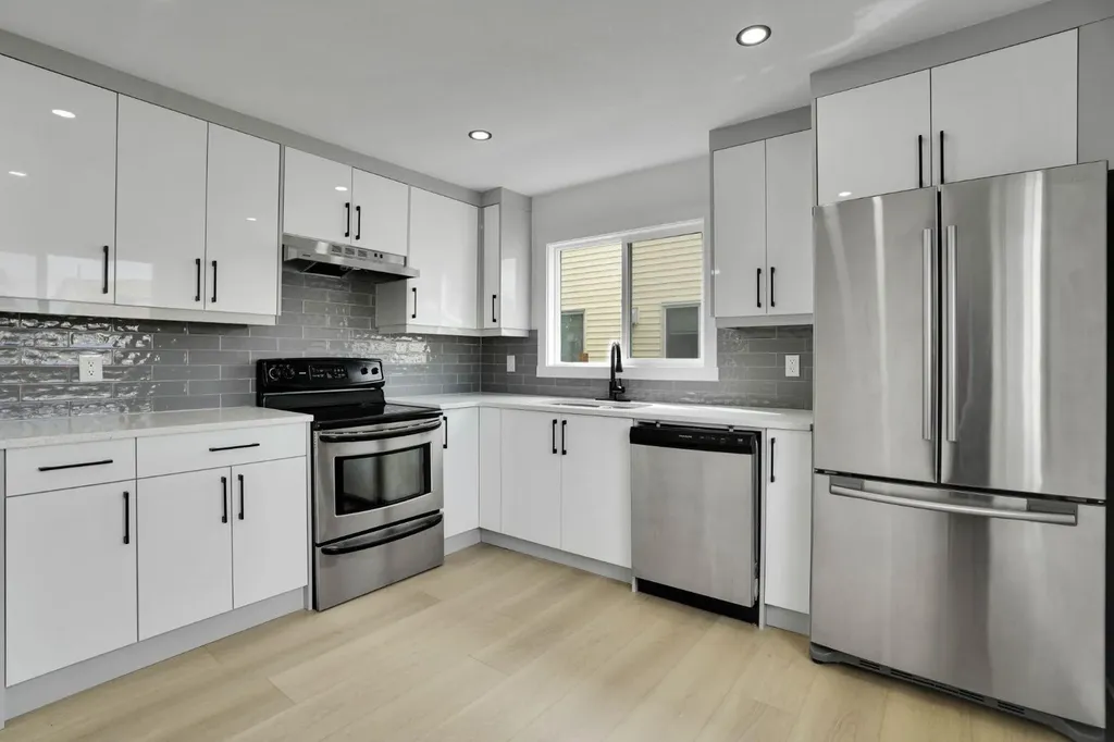 6471 54 Street NE Calgary AB T3J 1Z4