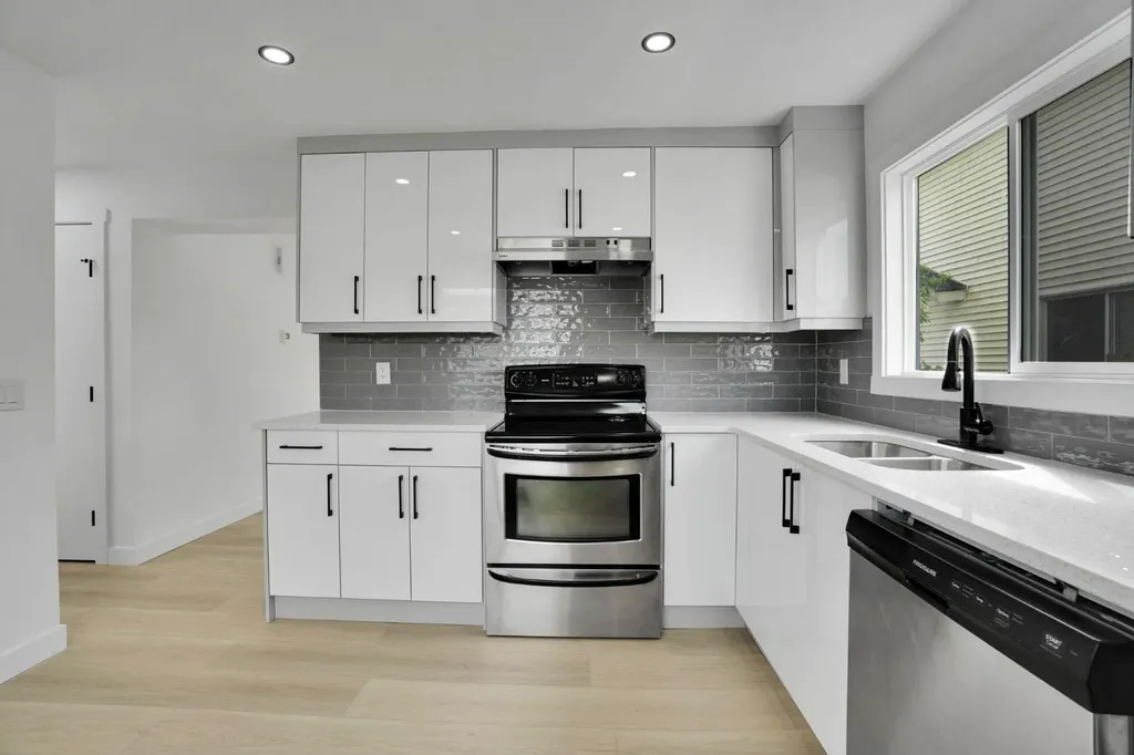6471 54 Street NE Calgary AB T3J 1Z4