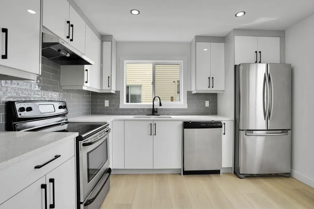 6471 54 Street NE Calgary AB T3J 1Z4