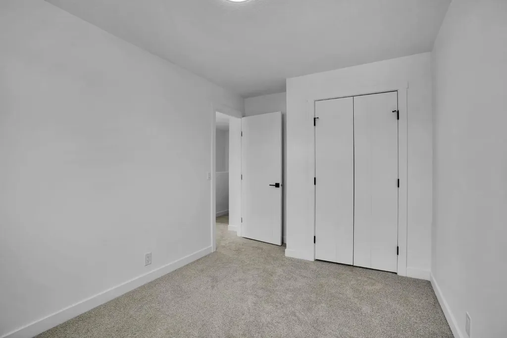 6471 54 Street NE Calgary AB T3J 1Z4