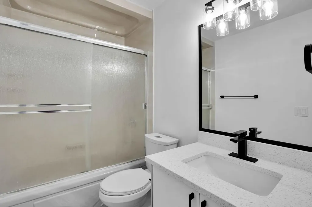 6471 54 Street NE Calgary AB T3J 1Z4