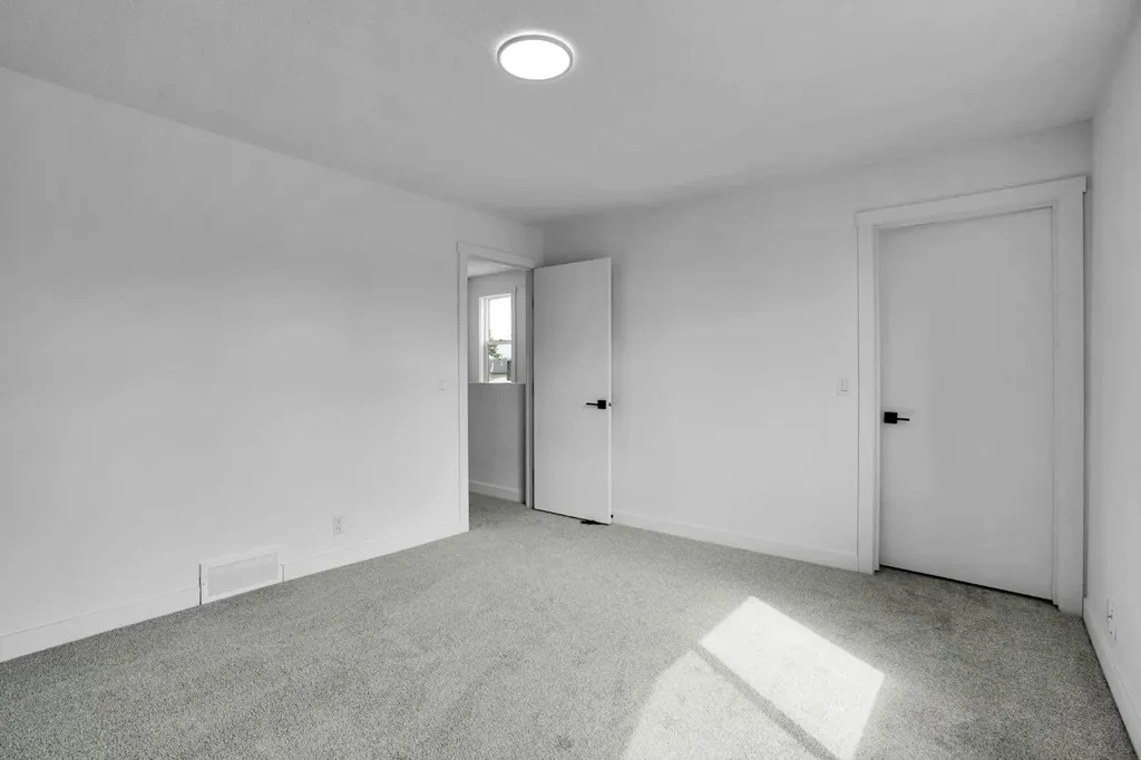6471 54 Street NE Calgary AB T3J 1Z4