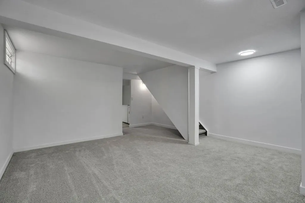 6471 54 Street NE Calgary AB T3J 1Z4