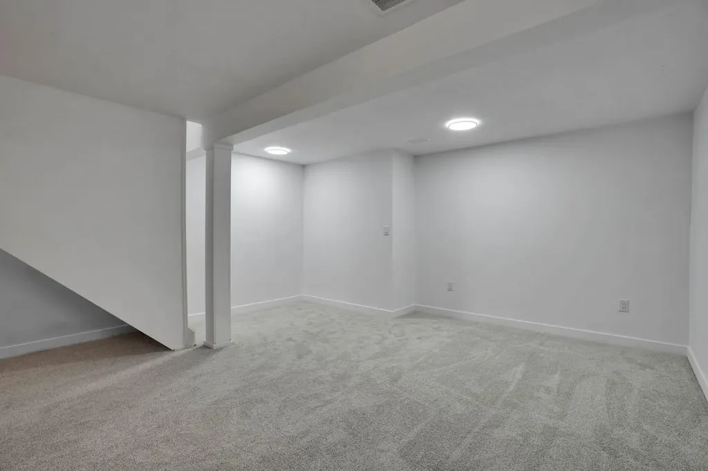 6471 54 Street NE Calgary AB T3J 1Z4