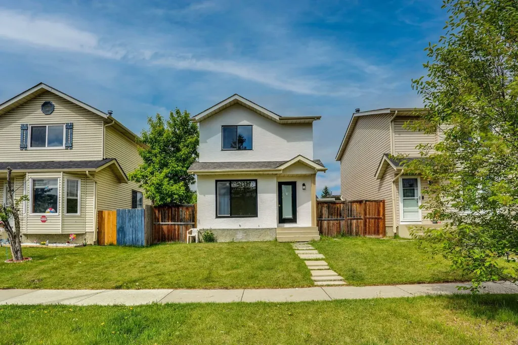 6471 54 Street NE Calgary AB T3J 1Z4