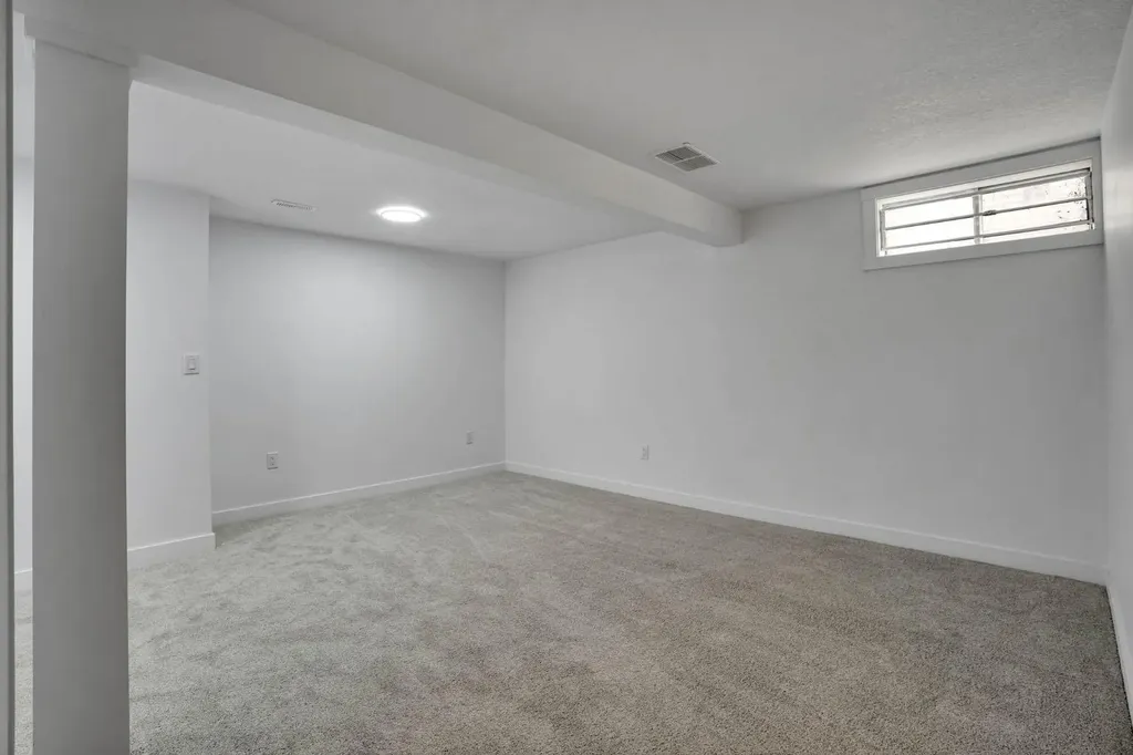 6471 54 Street NE Calgary AB T3J 1Z4