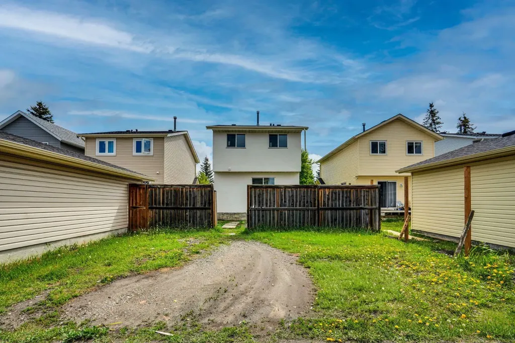 6471 54 Street NE Calgary AB T3J 1Z4