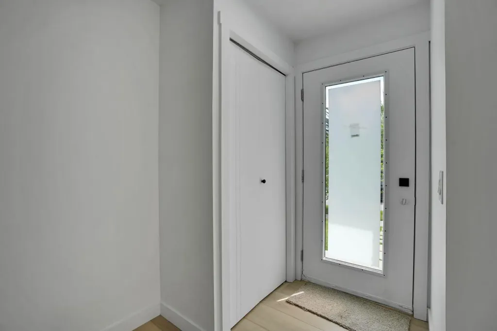 6471 54 Street NE Calgary AB T3J 1Z4