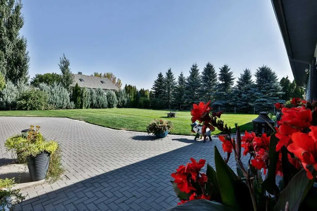 2908 48 Avenue S Lethbridge AB T1K 7B3