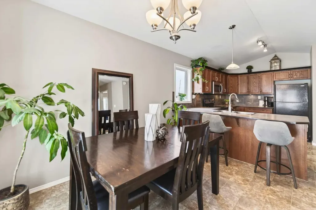 32 Reynolds Road Sylvan Lake AB T4S 0C2