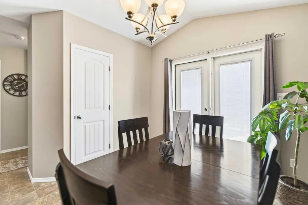 32 Reynolds Road Sylvan Lake AB T4S 0C2