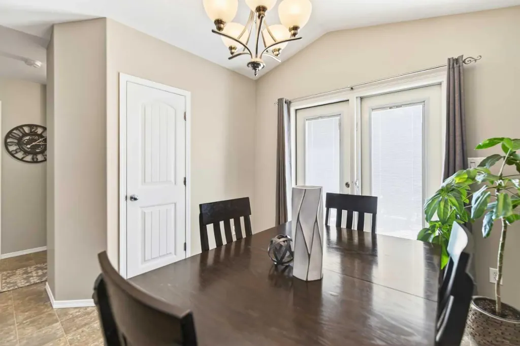 32 Reynolds Road Sylvan Lake AB T4S 0C2