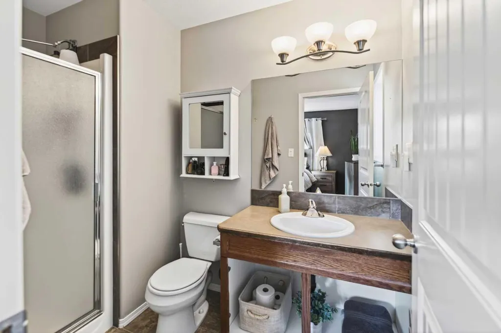 32 Reynolds Road Sylvan Lake AB T4S 0C2