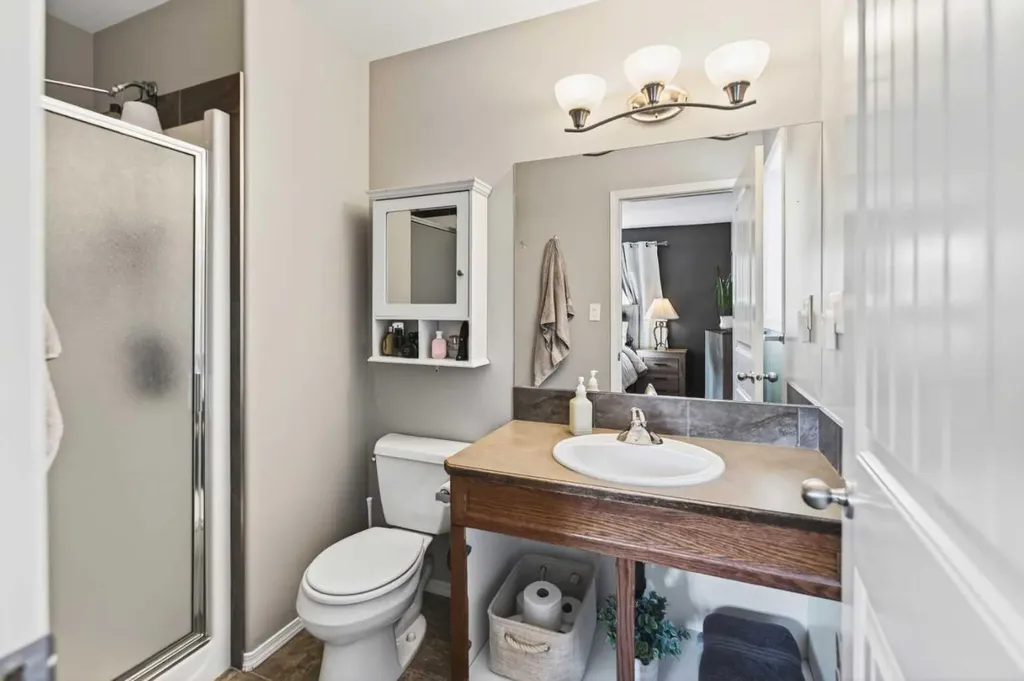 32 Reynolds Road Sylvan Lake AB T4S 0C2