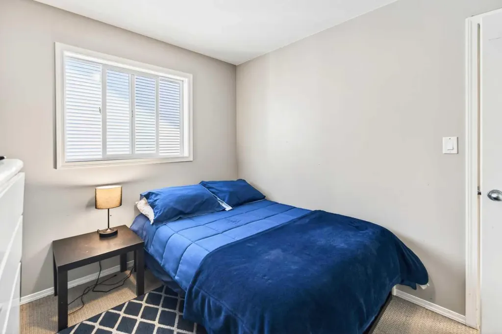 32 Reynolds Road Sylvan Lake AB T4S 0C2