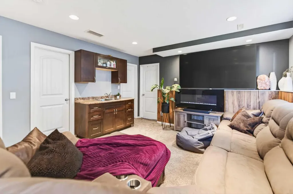 32 Reynolds Road Sylvan Lake AB T4S 0C2