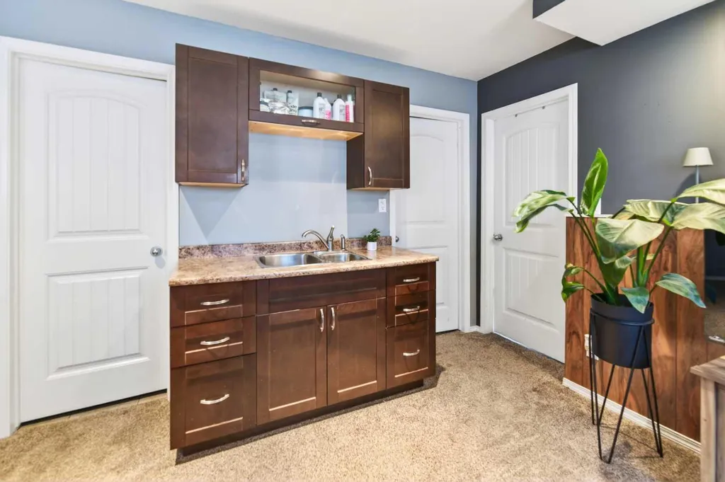 32 Reynolds Road Sylvan Lake AB T4S 0C2