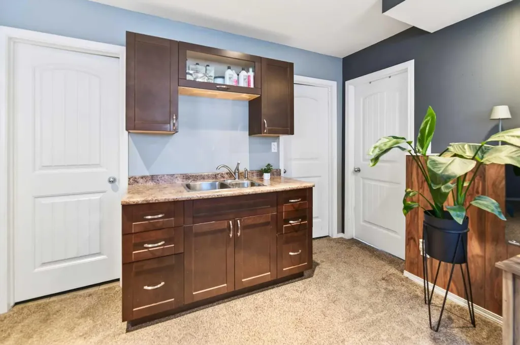 32 Reynolds Road Sylvan Lake AB T4S 0C2